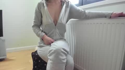 Anne-Marie  online show from March 3, 2025, 7:32 am