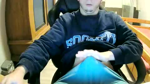 Cuteboy090 online show from October 19, 2025, 1:34 pm