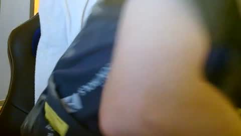 Snapshot of cuteboy090 chatting on June 20, 2026, 10:18 am Cuteboy090 online show from June 20, 2026, 10:18 am
