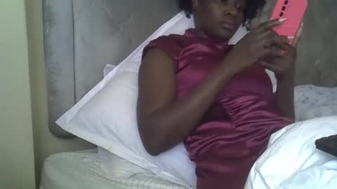 Snapshot of cutebrownie1998 chatting on April 5, 2026, 8:33 am VALLARY online show from April 5, 2026, 8:33 am