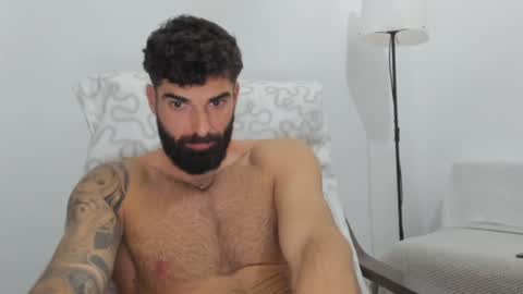 cuteeboy online show from February 6, 2025, 8:13 pm