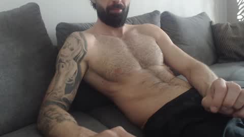 cuteeboy online show from April 24, 2026, 5:10 am