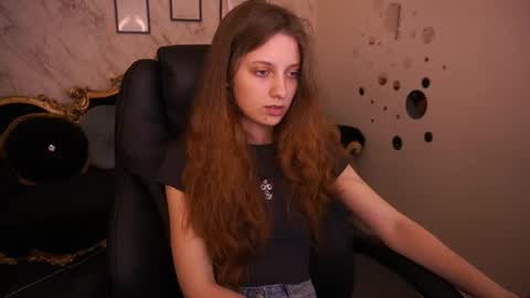 Snapshot of cuteefoxy chatting on June 15, 2026, 12:51 pm Foxy online show from June 15, 2026, 12:51 pm