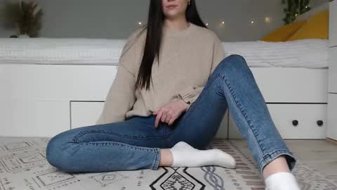 Snapshot of cuteemouse chatting on November 16, 2025, 12:22 pm Anna online show from November 16, 2025, 12:22 pm