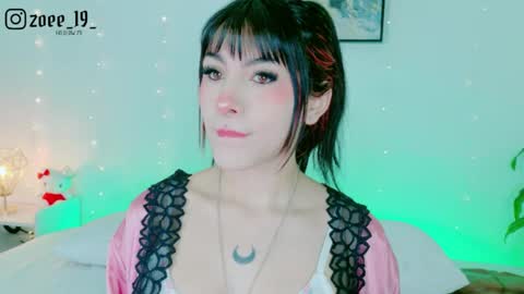 Zoe  online show from April 26, 2026, 4:21 am