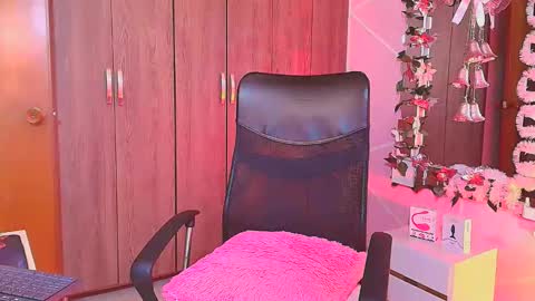 cuteflame_ online show from January 13, 2026, 9:53 pm