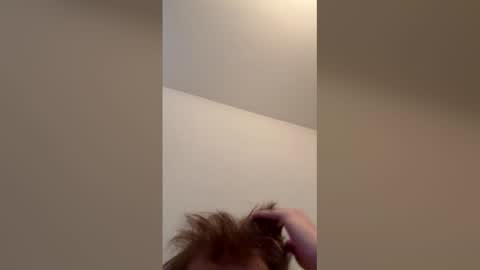 cuteguyy2001 online show from May 18, 2026, 12:33 pm