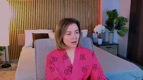 cutemirage online show from April 23, 2026, 2:52 pm