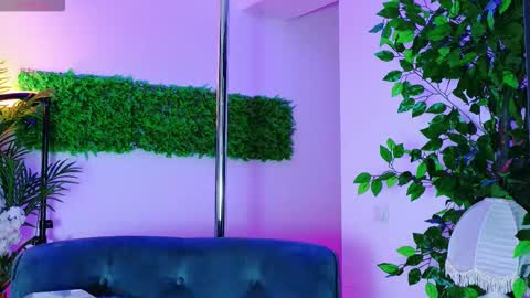 Snapshot of cuteness__girl chatting on November 11, 2025, 7:30 am cuteness__girl online show from November 11, 2025, 7:30 am