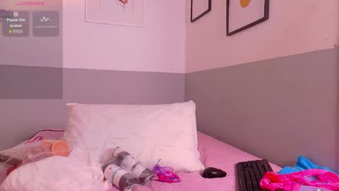 cutepetitee online show from May 2, 2026, 7:30 pm