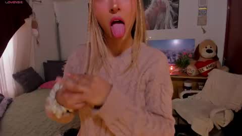 Snapshot of cuteweed420 chatting on June 25, 2026, 9:30 pm cuteweed420 online show from June 25, 2026, 9:30 pm
