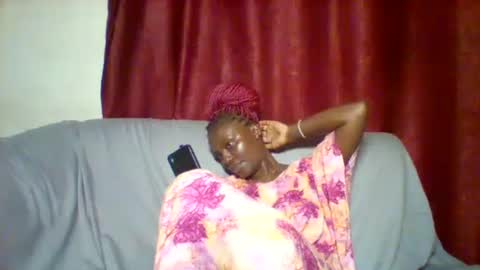 cutey_lunar online show from February 3, 2025, 5:46 pm