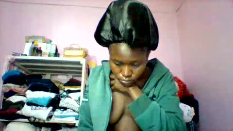 cutezola online show from September 17, 2025, 2:57 am