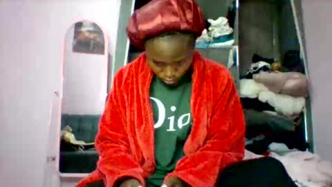 cutezola online show from October 29, 2025, 3:09 am