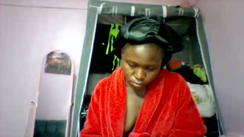 cutezola online show from October 30, 2025, 2:57 am