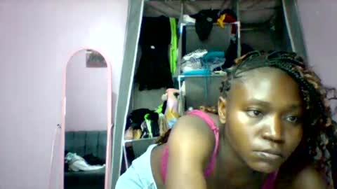 cutezola online show from November 13, 2025, 6:01 am