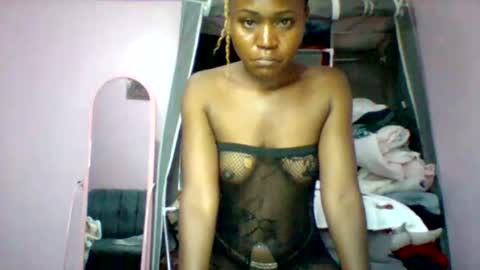 cutezola online show from November 15, 2025, 3:59 am
