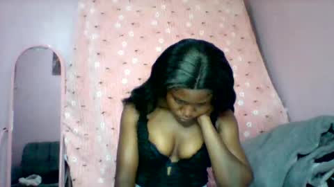 cutezola online show from November 25, 2025, 5:29 am