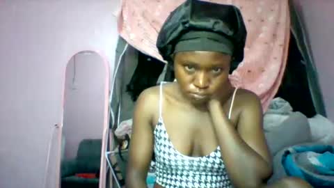 cutezola online show from November 26, 2025, 4:24 am