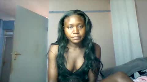 cutezola online show from November 30, 2025, 4:16 am