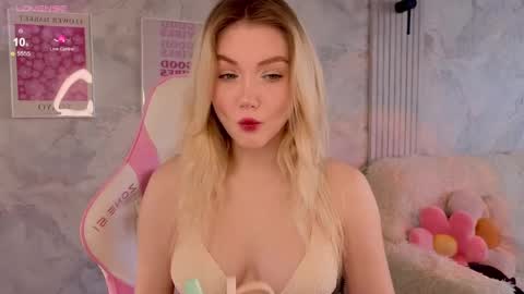 HelloMy name Eva online show from May 1, 2026, 4:06 am