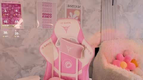 HelloMy name Eva online show from May 5, 2026, 4:20 am