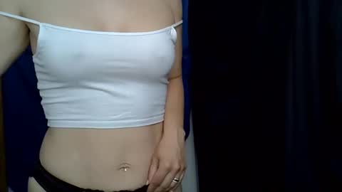 Snapshot of cutie_bee chatting on May 29, 2026, 6:44 am cutie_bee online show from May 29, 2026, 6:44 am