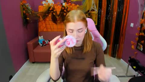 Snapshot of cutie_maniac chatting on October 21, 2025, 8:37 am Lina online show from October 21, 2025, 8:37 am