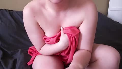 Snapshot of cutie_peach chatting on June 4, 2026, 9:48 am cutie_peach online show from June 4, 2026, 9:48 am