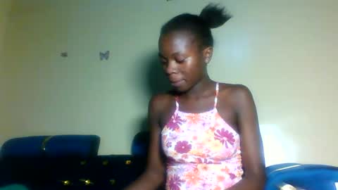Snapshot of cutie_plush chatting on May 6, 2026, 8:25 pm cutieplush online show from May 6, 2026, 8:25 pm
