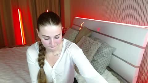 Snapshot of cutie_violet chatting on November 21, 2025, 7:01 pm ViVi online show from November 21, 2025, 7:01 pm