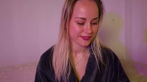 Snapshot of cutie_xoxo_ chatting on May 21, 2026, 8:27 pm cutie_xoxo_ online show from May 21, 2026, 8:27 pm