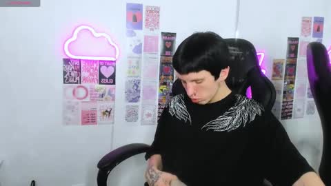 cutiekai_ online show from April 7, 2026, 8:31 pm