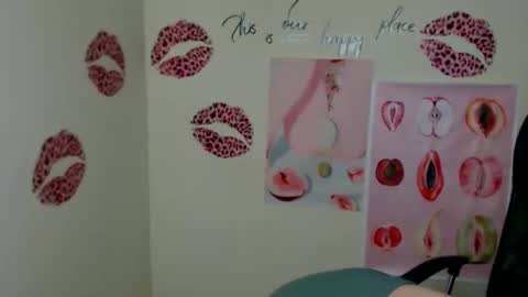 Snapshot of cutielady_ chatting on May 5, 2026, 6:32 am Emma online show from May 5, 2026, 6:32 am