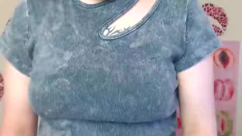 Snapshot of cutielady_ chatting on May 22, 2026, 12:11 pm Emma online show from May 22, 2026, 12:11 pm