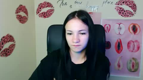 Snapshot of cutielady_ chatting on June 3, 2026, 6:05 am Emma online show from June 3, 2026, 6:05 am