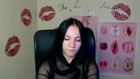 Snapshot of cutielady_ chatting on June 10, 2026, 6:23 am Emma online show from June 10, 2026, 6:23 am