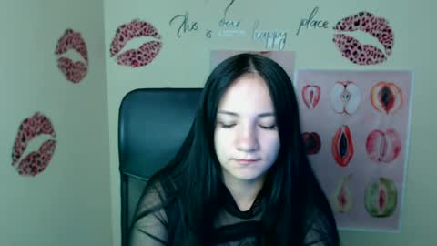 Snapshot of cutielady_ chatting on June 15, 2026, 6:04 am Emma online show from June 15, 2026, 6:04 am