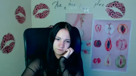 Snapshot of cutielady_ chatting on June 17, 2026, 6:05 am Emma online show from June 17, 2026, 6:05 am