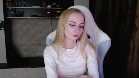 Cutti Crystal online show from March 23, 2026, 8:35 pm