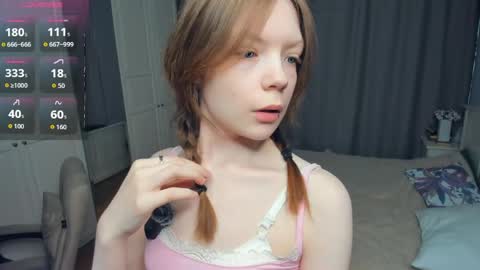 Snapshot of cuty_petite chatting on June 7, 2026, 5:33 am Anne online show from June 7, 2026, 5:33 am