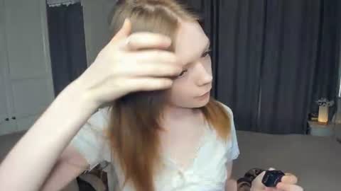 Snapshot of cuty_petite chatting on June 18, 2026, 9:36 am Anne online show from June 18, 2026, 9:36 am