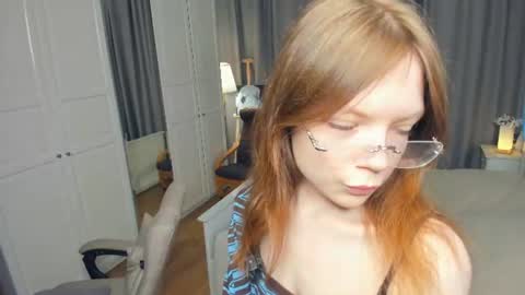 Snapshot of cuty_petite chatting on June 28, 2026, 5:35 am Anne online show from June 28, 2026, 5:35 am