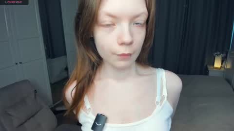 Snapshot of cuty_petite chatting on July 4, 2026, 5:35 am Anne online show from July 4, 2026, 5:35 am