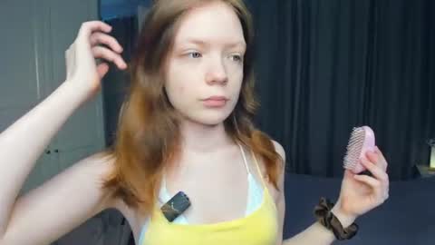 Snapshot of cuty_petite chatting on July 6, 2026, 5:48 am Anne online show from July 6, 2026, 5:48 am