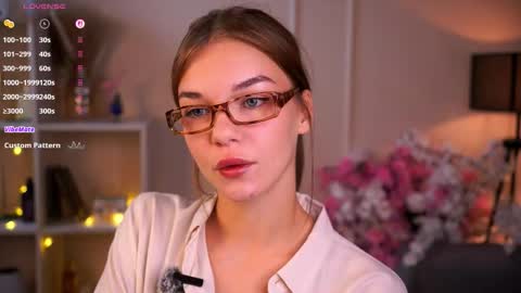 Cwen online show from September 27, 2025, 7:30 pm