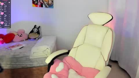 Snapshot of cyber_lizz chatting on February 20, 2025, 9:42 pm Liz online show from February 20, 2025, 9:42 pm