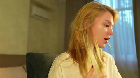 Snapshot of cyberheart_ chatting on October 1, 2025, 2:56 pm EMILY online show from October 1, 2025, 2:56 pm