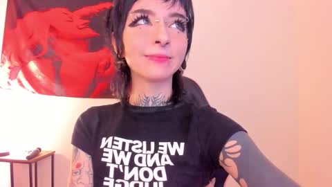 Snapshot of cyberia____________________ chatting on March 13, 2026, 3:57 am cel I am independent Help me reach 200 thumbs up uwu online show from March 13, 2026, 3:57 am