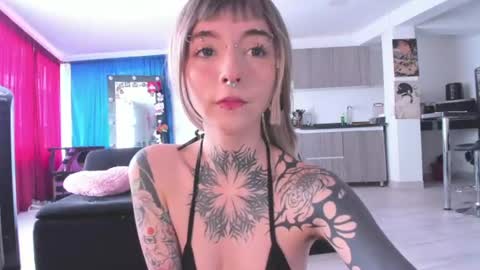 Snapshot of cyberia____________________ chatting on July 9, 2026, 6:12 pm cel I am independent Help me reach 200 thumbs up uwu online show from July 9, 2026, 6:12 pm